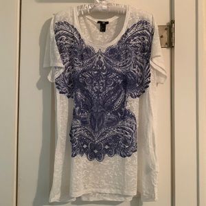 H&M Lightweight Tee: Lovely Blue & White Geo design, Sheerness & Boho look